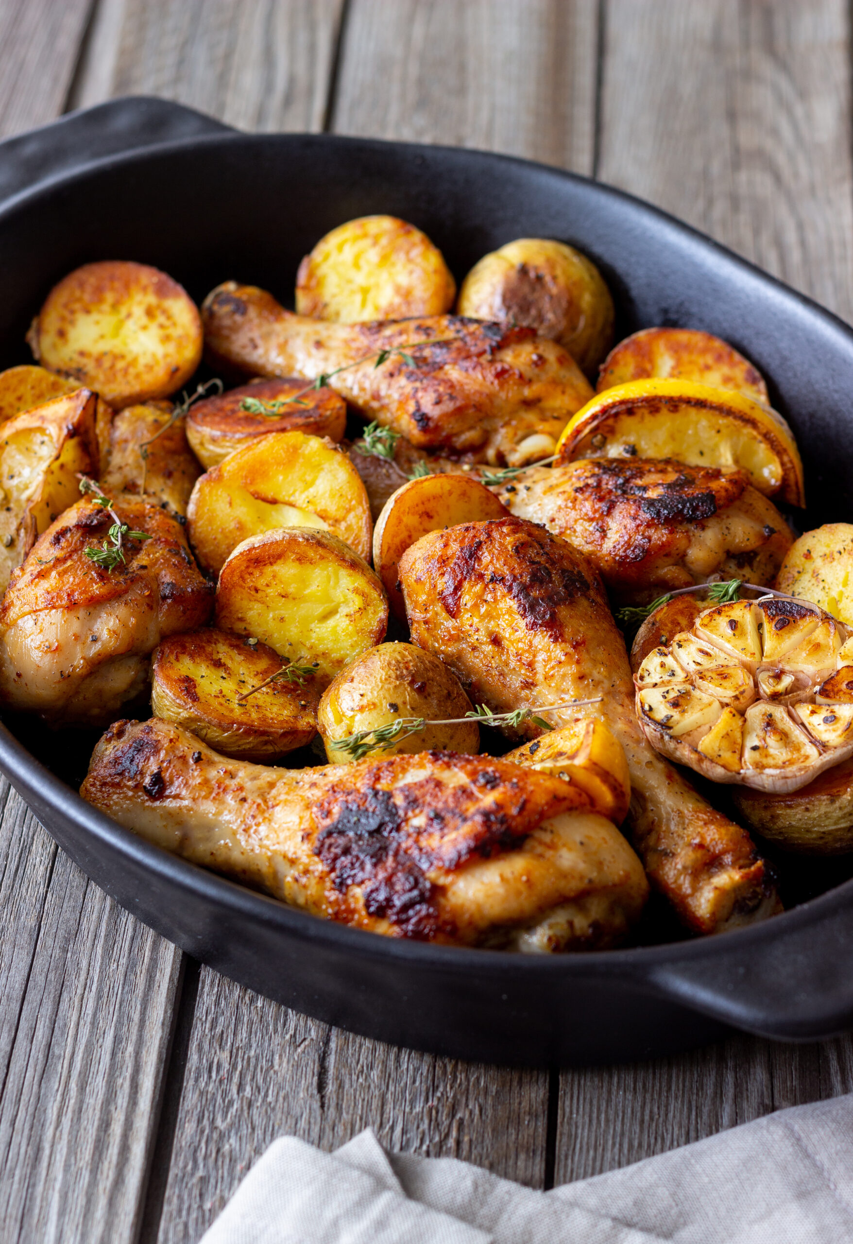 Pilons de poulet « Le Poulet de Mon Enfance » Royal Bernard, élevés dans la Drôme. Une volaille française tendre et savoureuse, idéale pour vos recettes au four ou au barbecue.