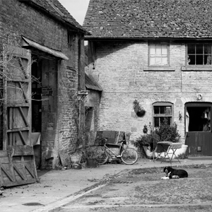 Ferme-ancienne-noir-et-blanc